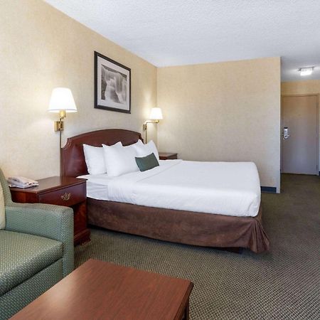 Ramada By Wyndham Reno Hotel & Casino Esterno foto