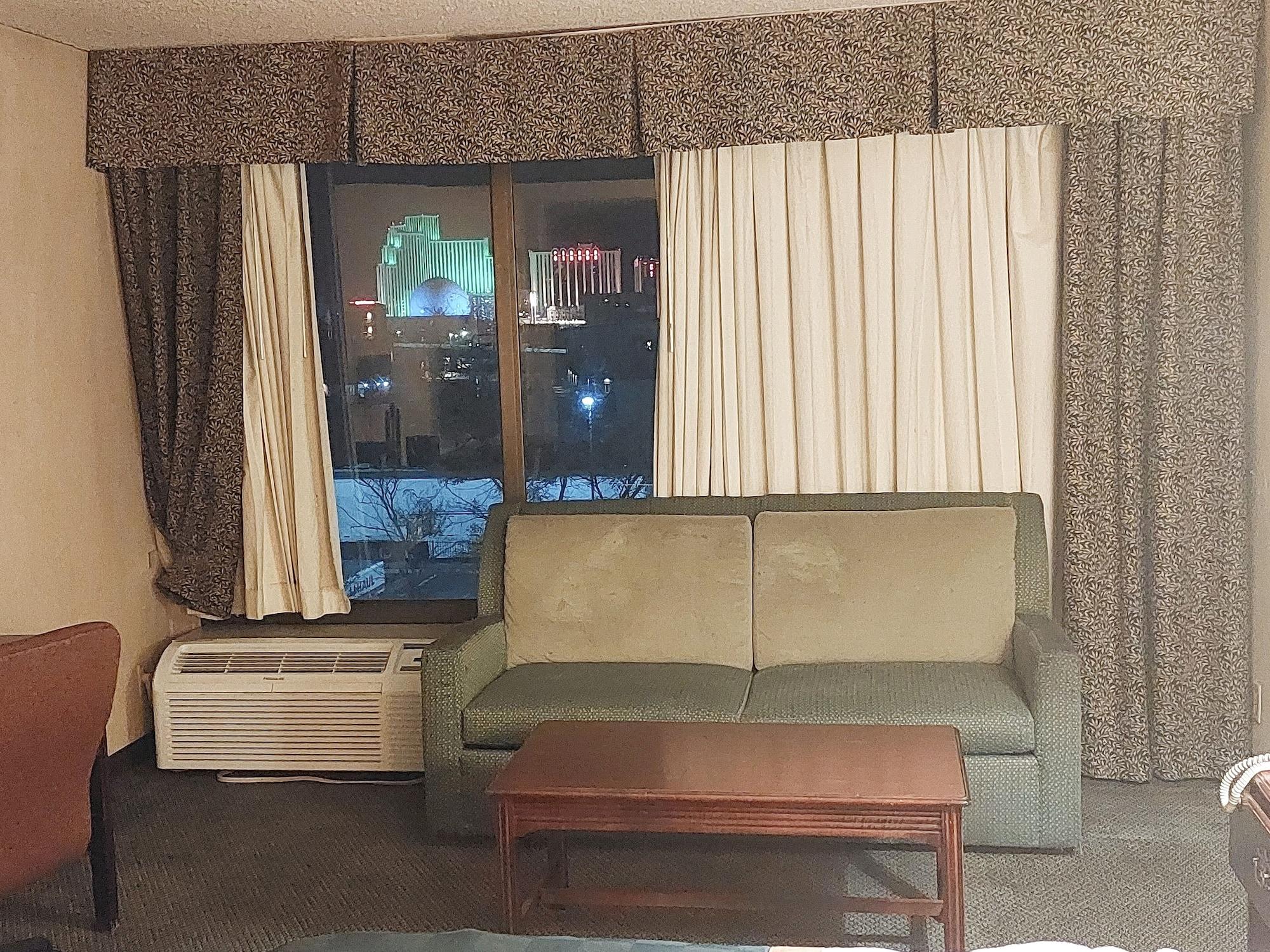 Ramada By Wyndham Reno Hotel & Casino Esterno foto