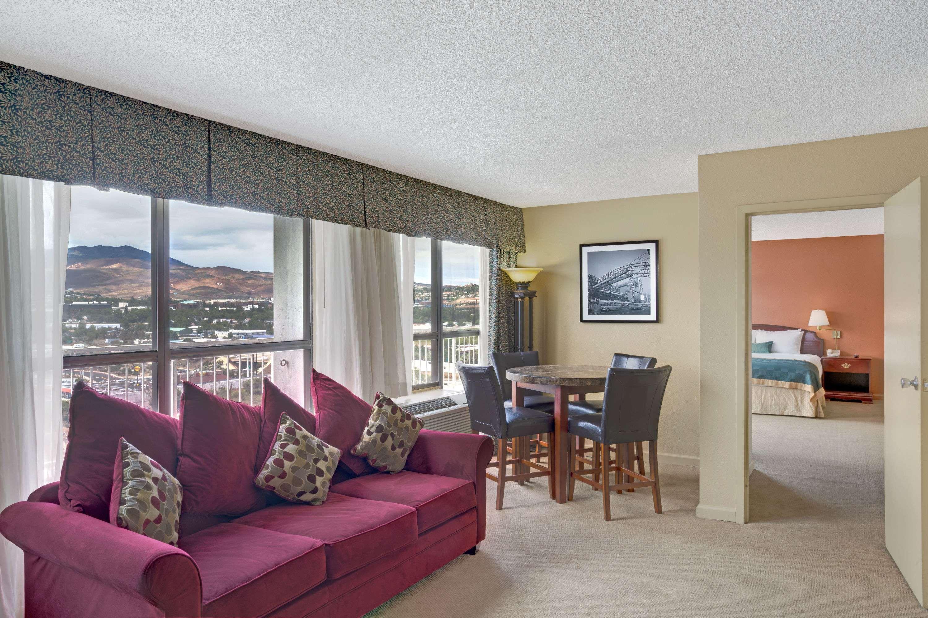 Ramada By Wyndham Reno Hotel & Casino Esterno foto
