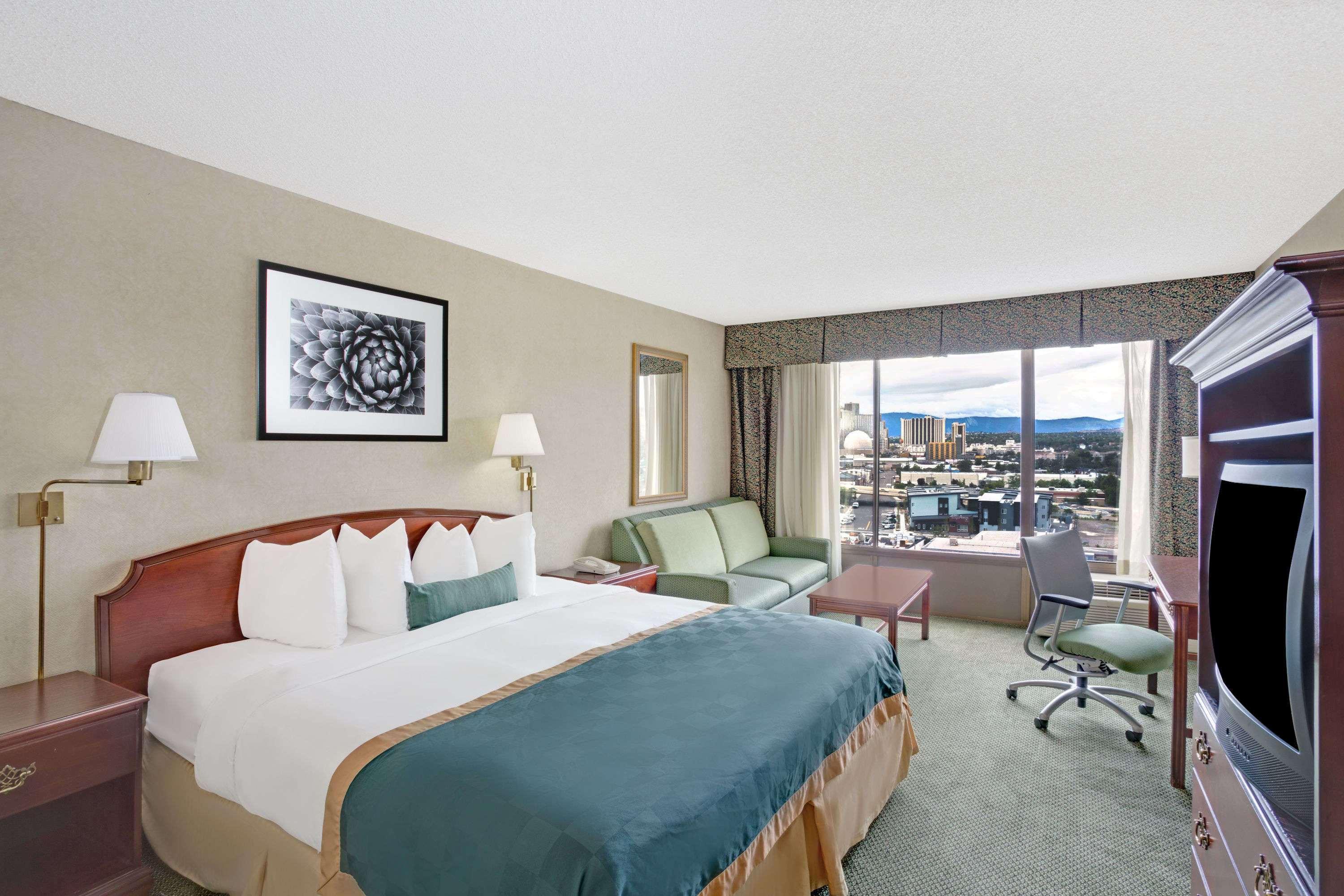 Ramada By Wyndham Reno Hotel & Casino Esterno foto