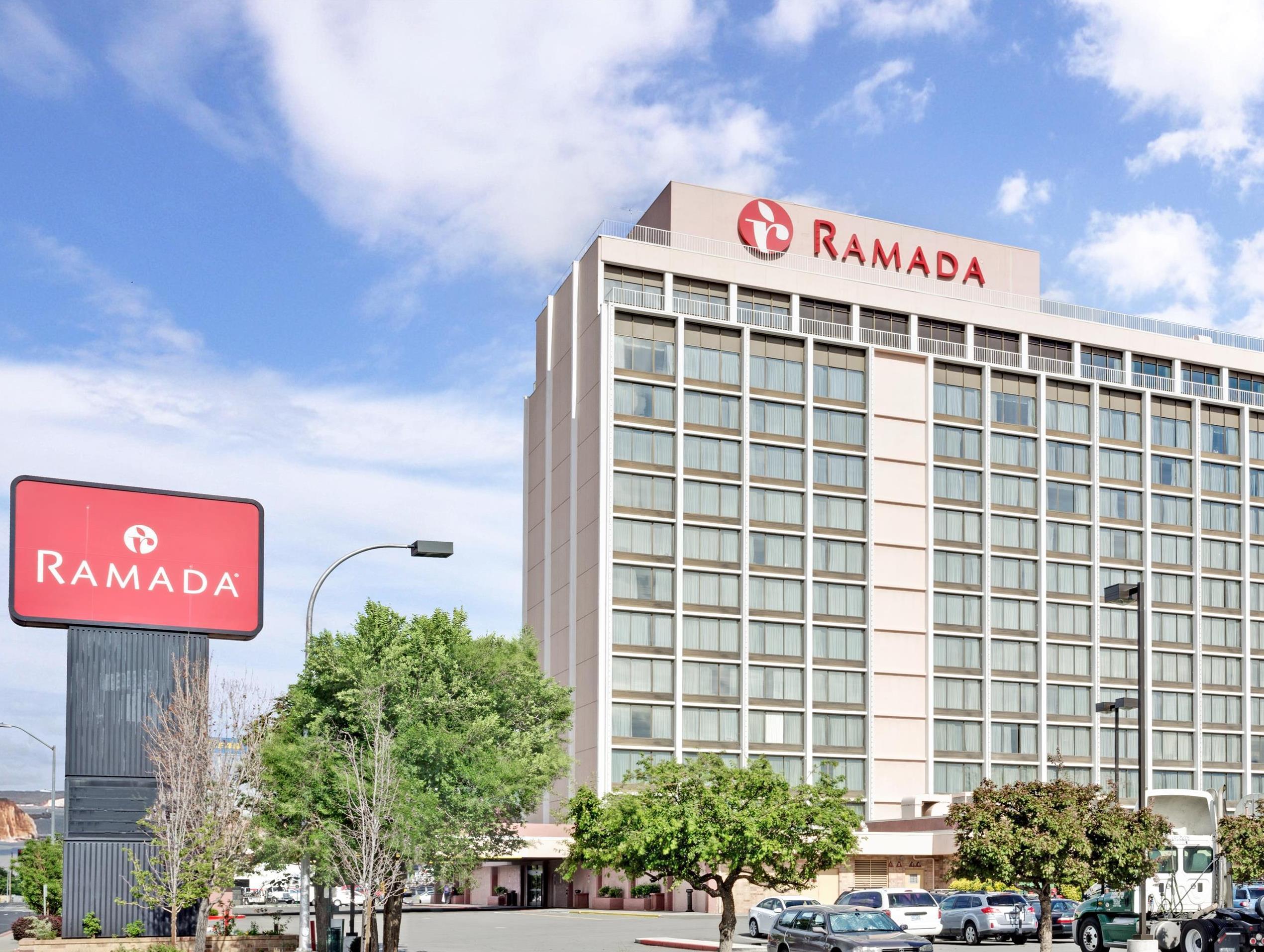Ramada By Wyndham Reno Hotel & Casino Esterno foto