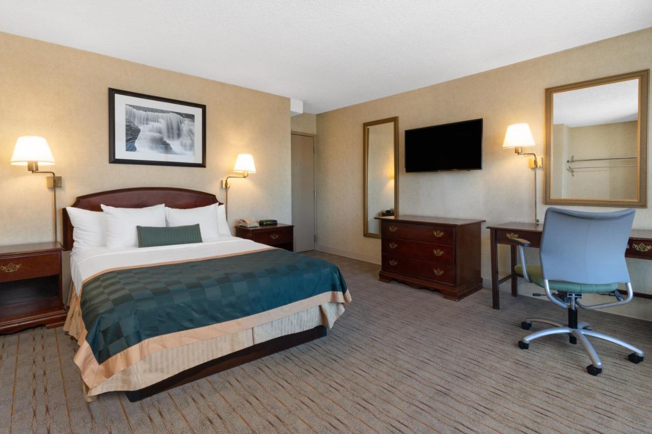 Ramada By Wyndham Reno Hotel & Casino Esterno foto