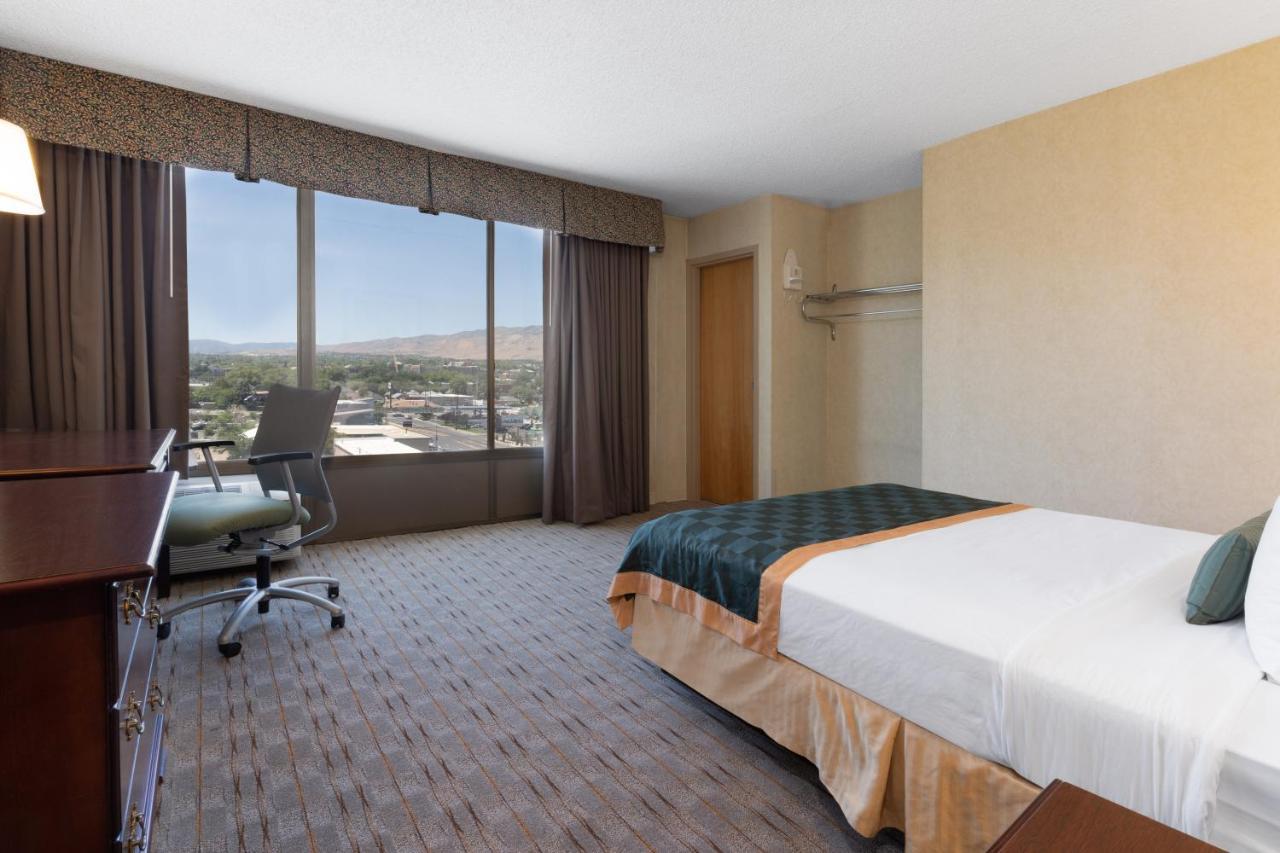 Ramada By Wyndham Reno Hotel & Casino Esterno foto