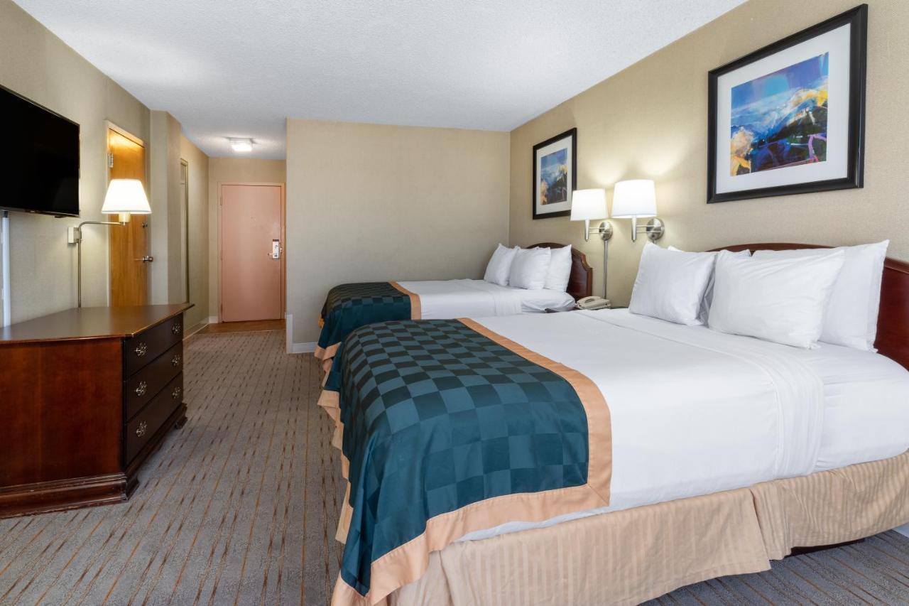 Ramada By Wyndham Reno Hotel & Casino Esterno foto