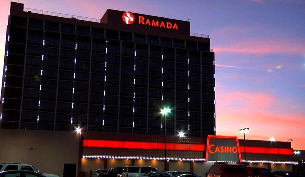 Ramada By Wyndham Reno Hotel & Casino Esterno foto