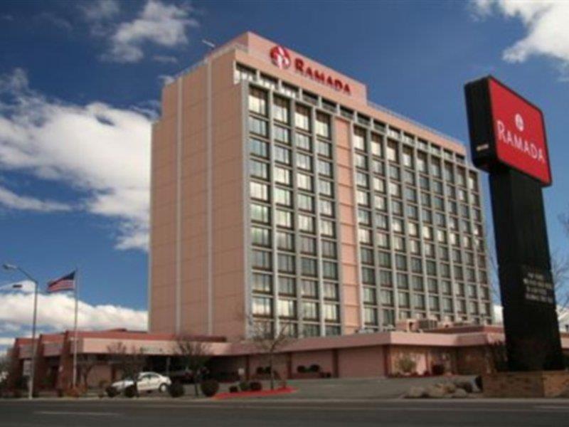 Ramada By Wyndham Reno Hotel & Casino Esterno foto