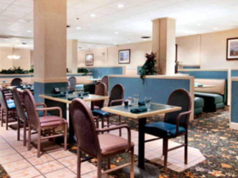 Ramada By Wyndham Reno Hotel & Casino Esterno foto